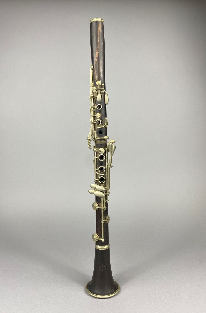 Null Rosewood clarinet,

Bell stamped Buffet Crampon.

Missing