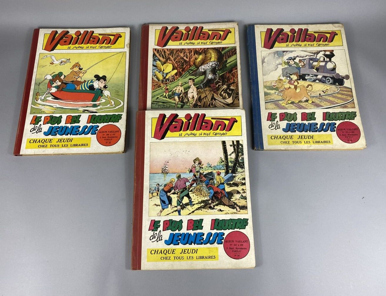 Null 漫画书。

瓦扬。

1952-53年的一套四本相册。

出版商的精装书，有彩色插图。

红色纸张边缘。

按原样。



另有一张专辑附在后面。
