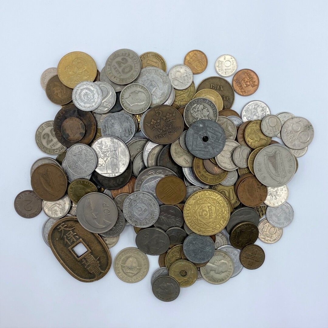 Null 钱币学 - 世界,

一批重要的现代钱币，包括:

比利时、德国、英国、西班牙、意大利、越南。