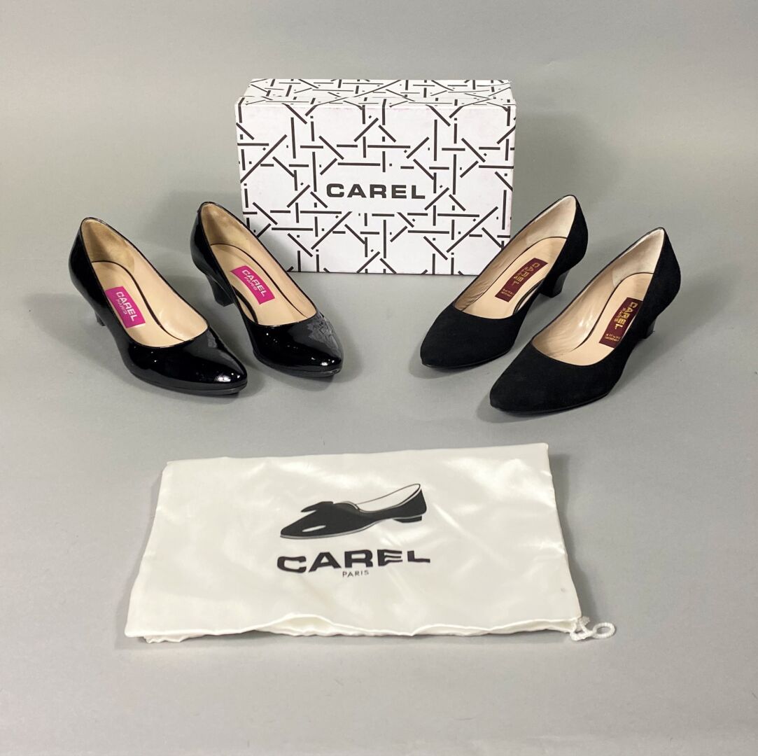 Null Carel Paris,

Two pairs of pumps size 37.

- A pair of black patent leather&hellip;