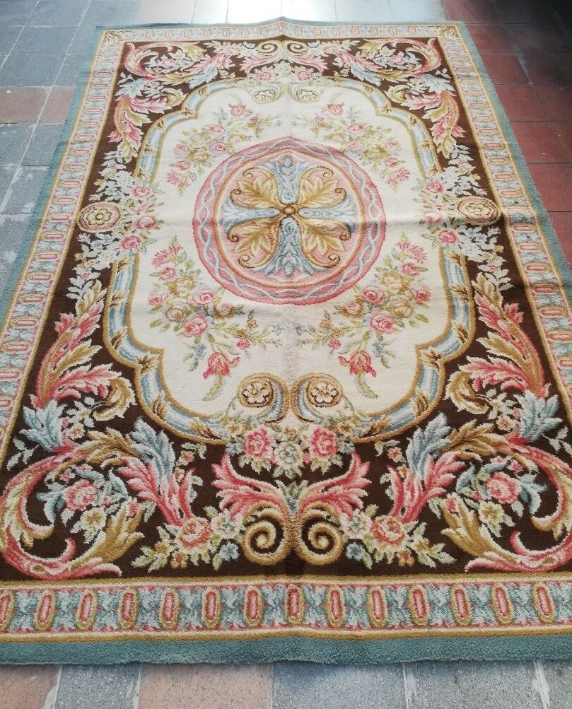 Null Mechanical carpet (warp, weft and wool velvet) with Savonnerie decoration, &hellip;