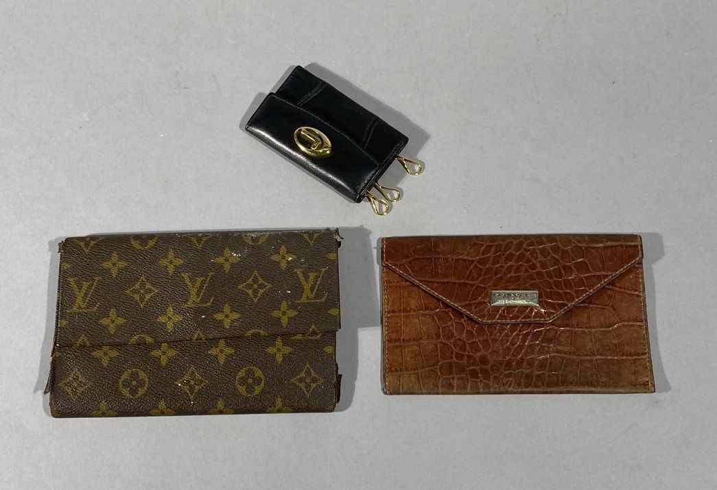 Leather goods, - A Louis Vuitton wallet ? (In the state…