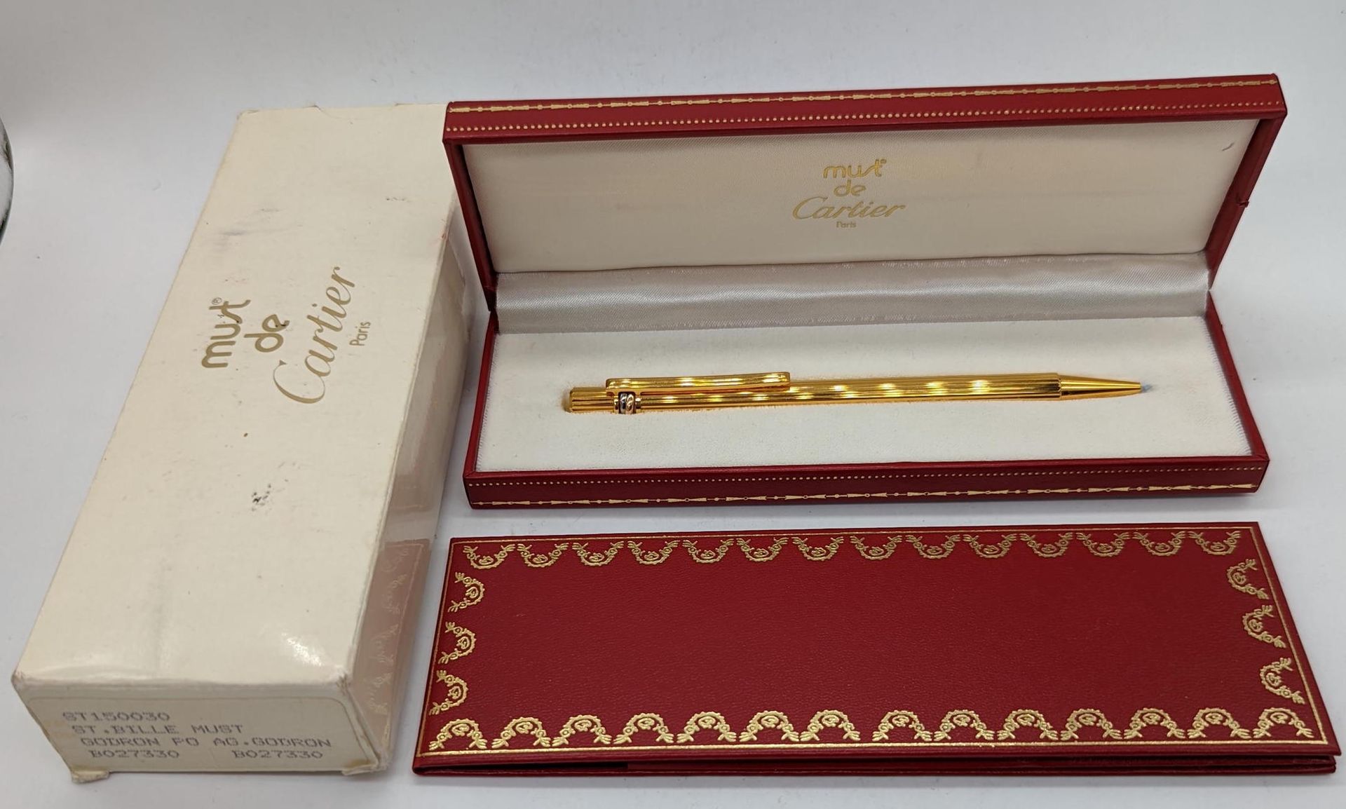 CARTIER 卡地亚镀金圆珠笔，带盒子和文件的必备品