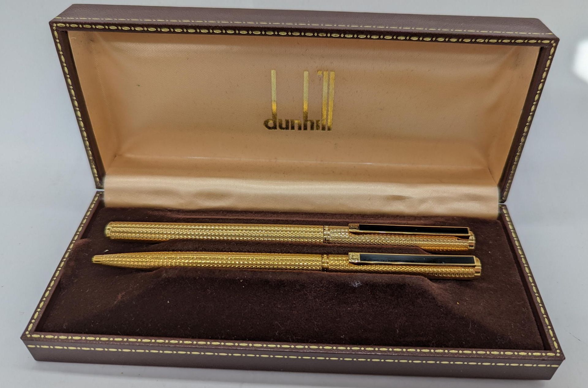 DUNHILL A Dunhill gold plated fountain pen and ball point pen set
