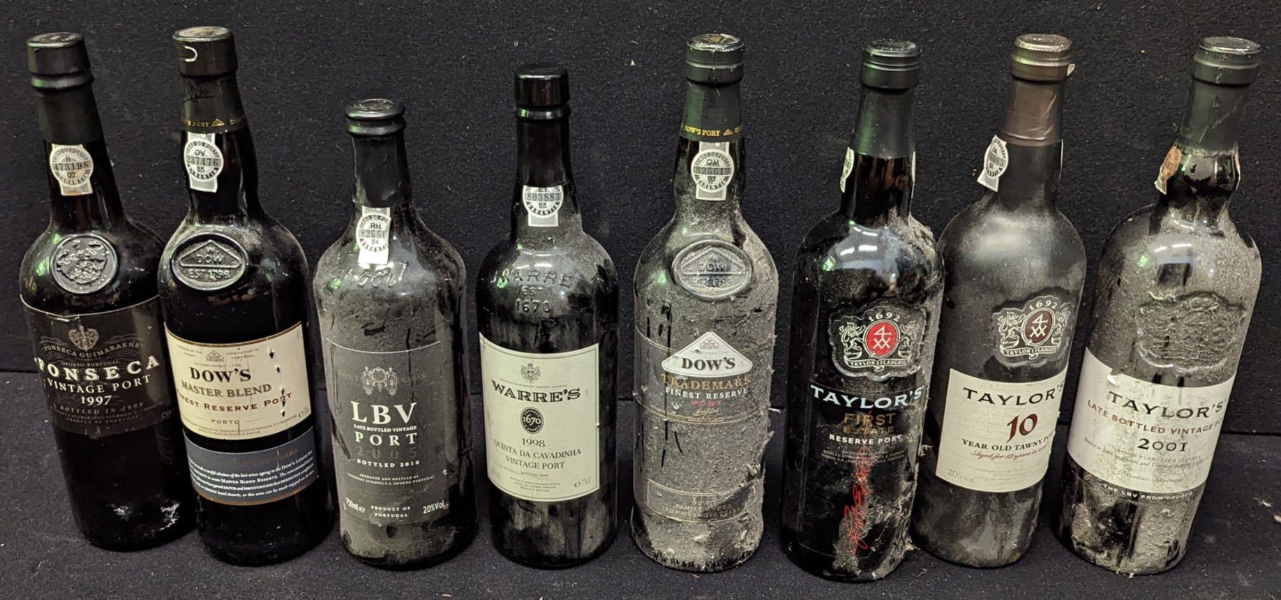 Taylors 8 bouteilles de Porto, dont des Taylor's, Dow's, Warre's, etc.