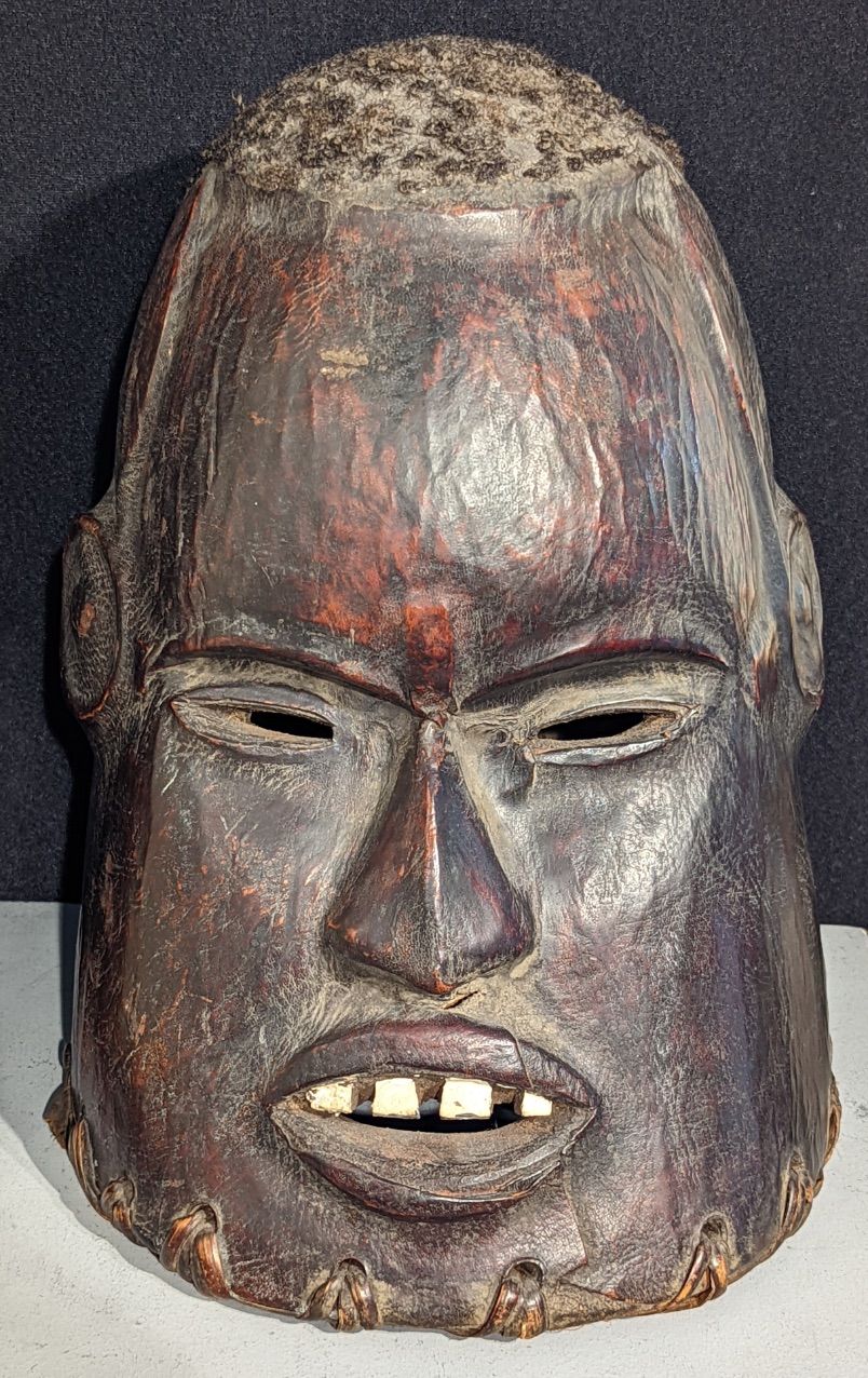 Null 非洲部落皮革和木雕头盔面具头饰，人发，Mende人，塞拉利昂，20世纪