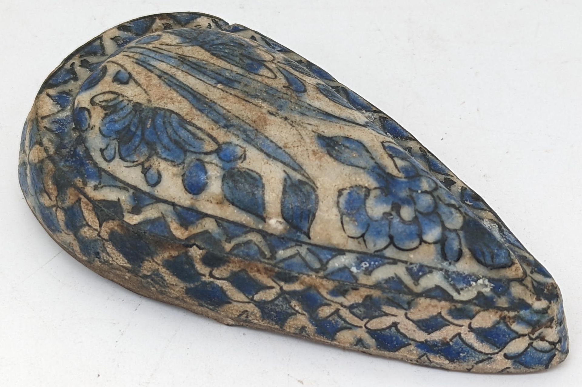 Null Scrub per piedi in ceramica persiana safavide del XVII secolo, L.12 cm