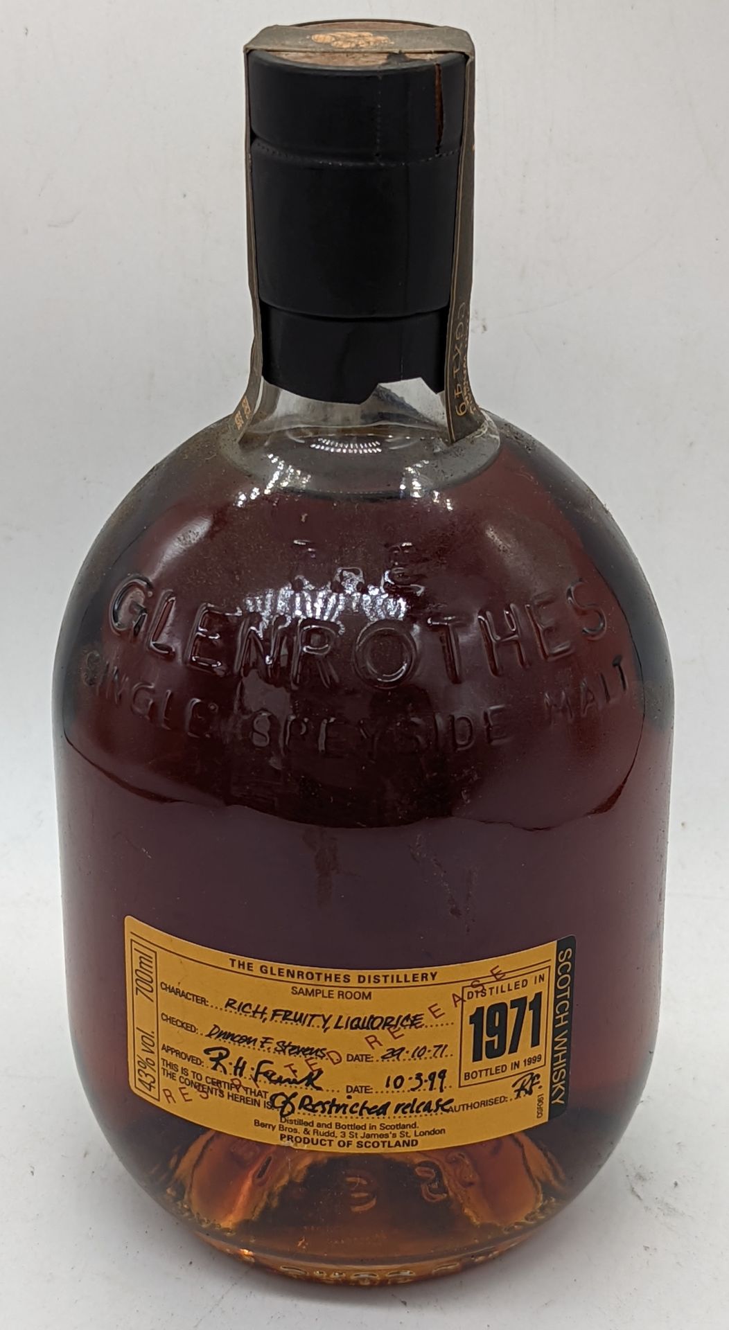 Glenrothes Una bottiglia di Glenrothes 1971, Restricted Release, imbottigliato n&hellip;
