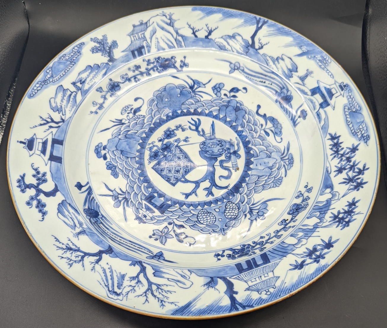 Null A large 18th century Chinese blue and white dish depicting landscape scenes&hellip;