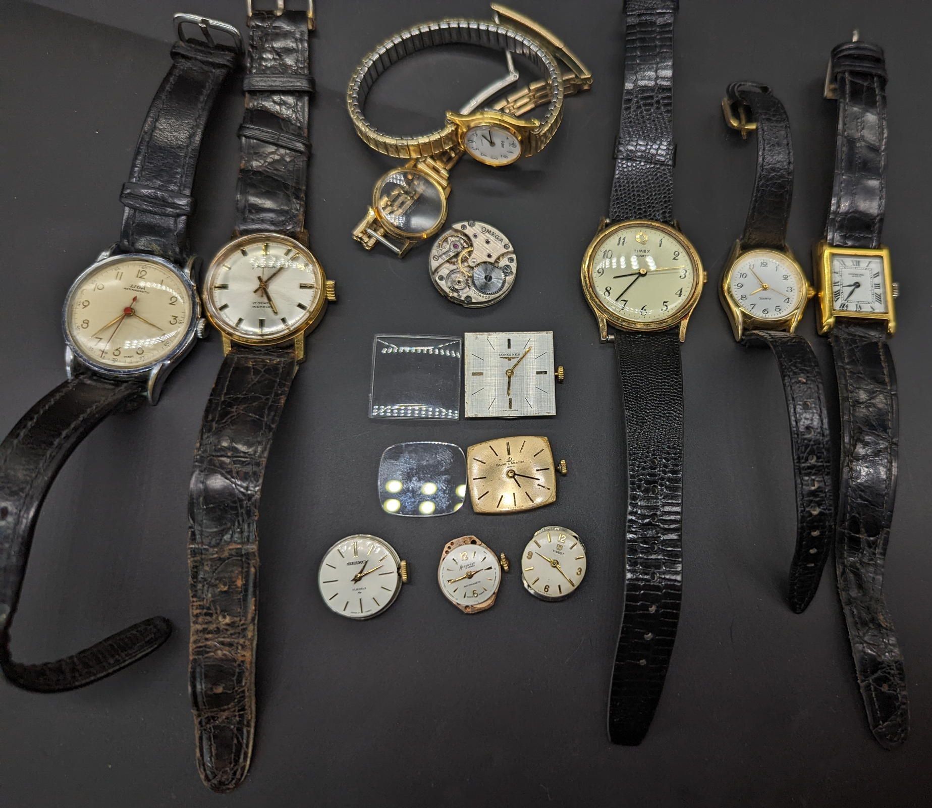 LONGINES Eine Sammlung alter Uhren und Uhrwerke, darunter Longines, Baume & Merc&hellip;
