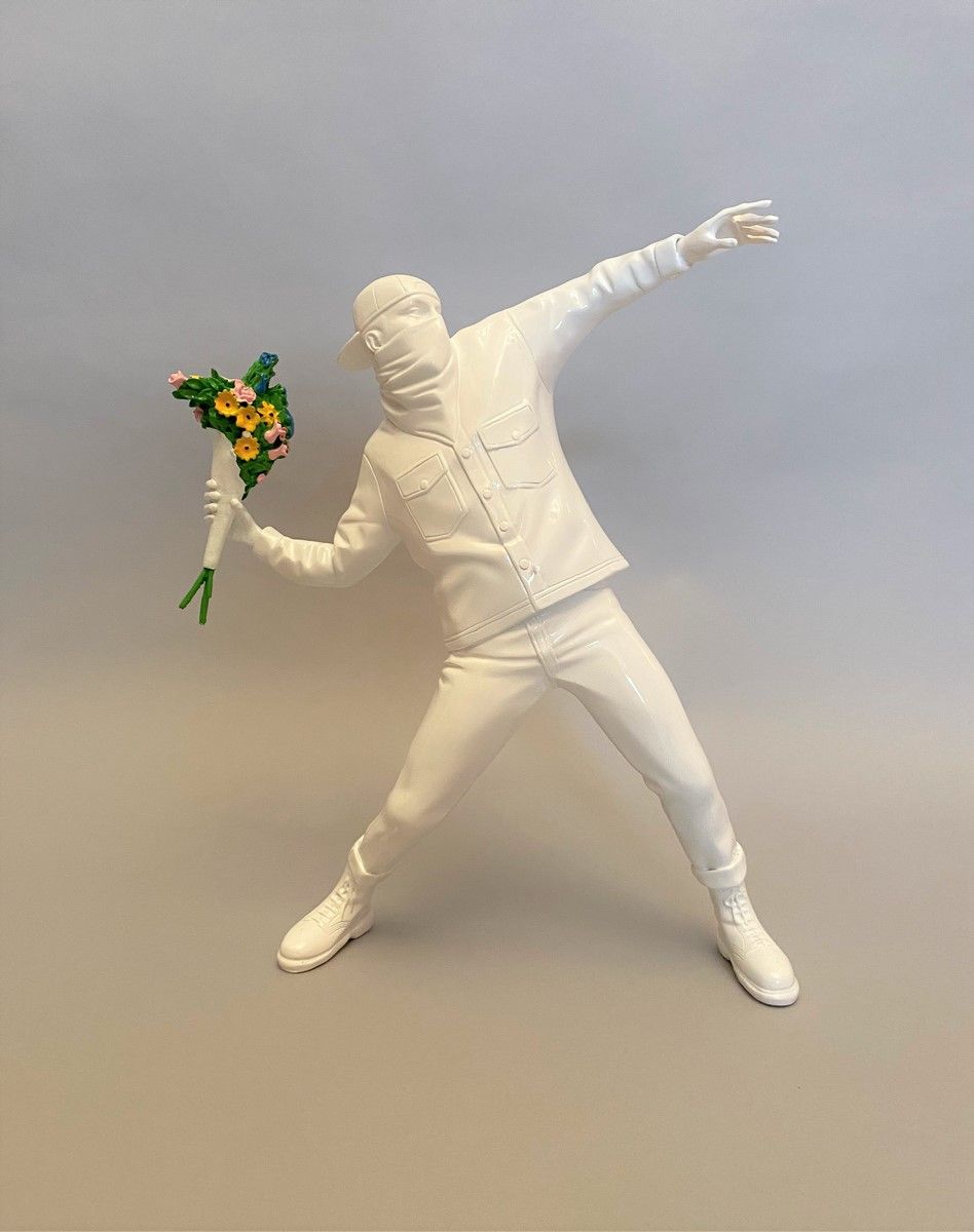 Null 
BANKSY (d’après) 




Flower bomber (White), 2019




Résine polystone



&hellip;