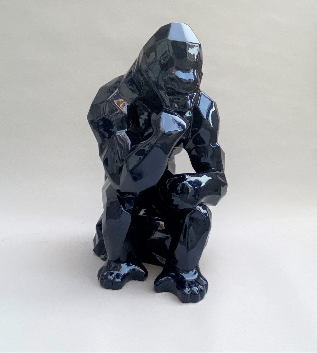 Null Richard ORLINSKI (Né en 1966)

Kong penseur

Sculpture en polyrésine bleu m&hellip;