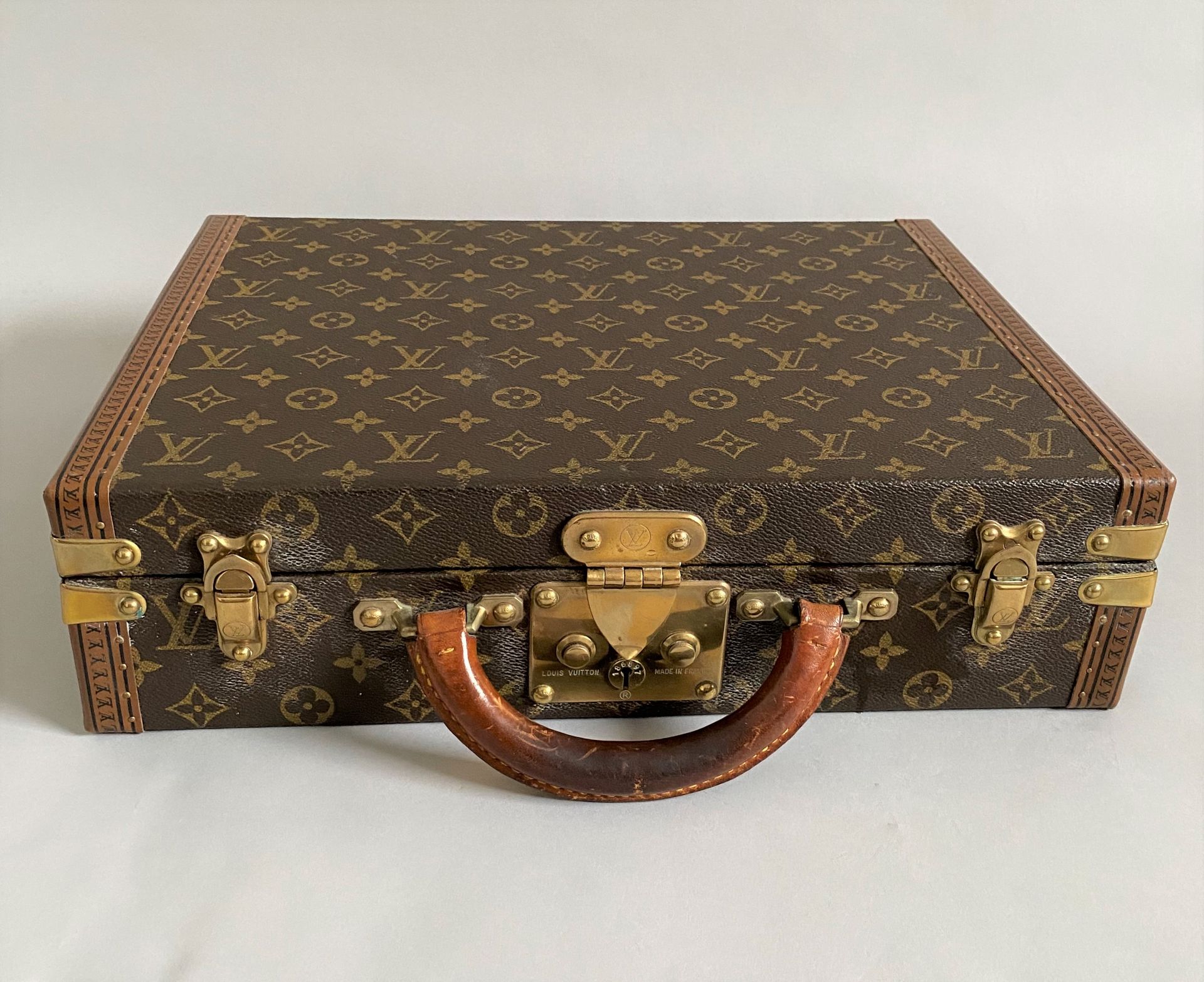 Null LOUIS VUITTON, Bisten, hard case

Monogrammed coated canvas and leather, gi&hellip;
