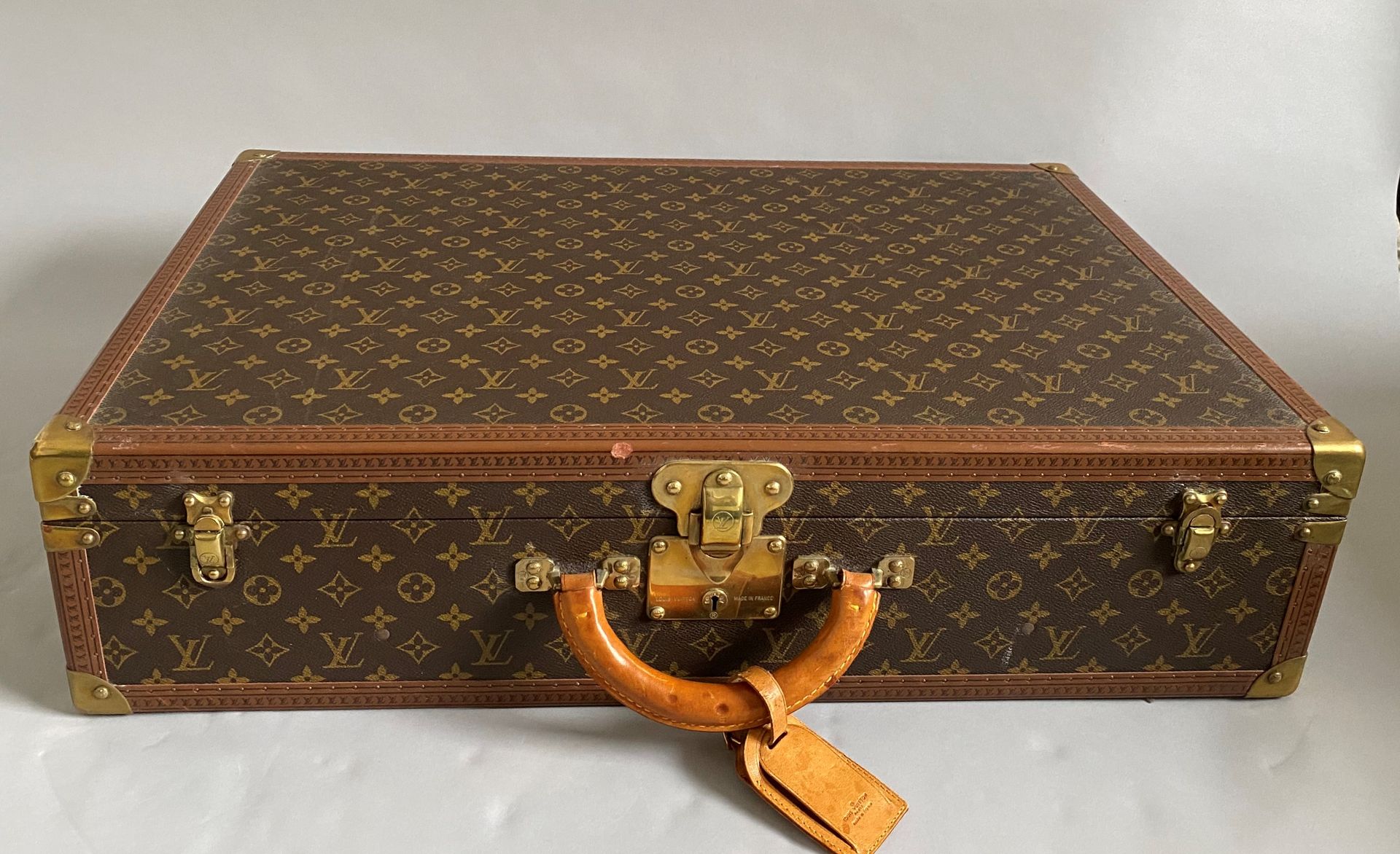 Null LOUIS VUITTON, Bisten, hard case

Monogrammed coated canvas and leather, go&hellip;