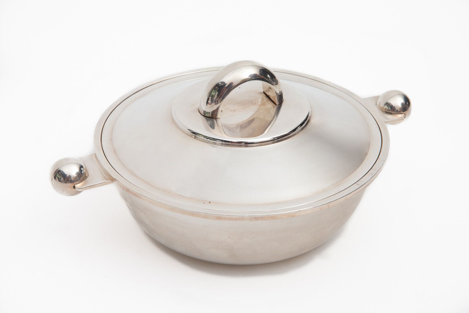 Null LUC LANEL (1893-1965) for CHRISTOFLE.

Modernist silver plated vegetable di&hellip;