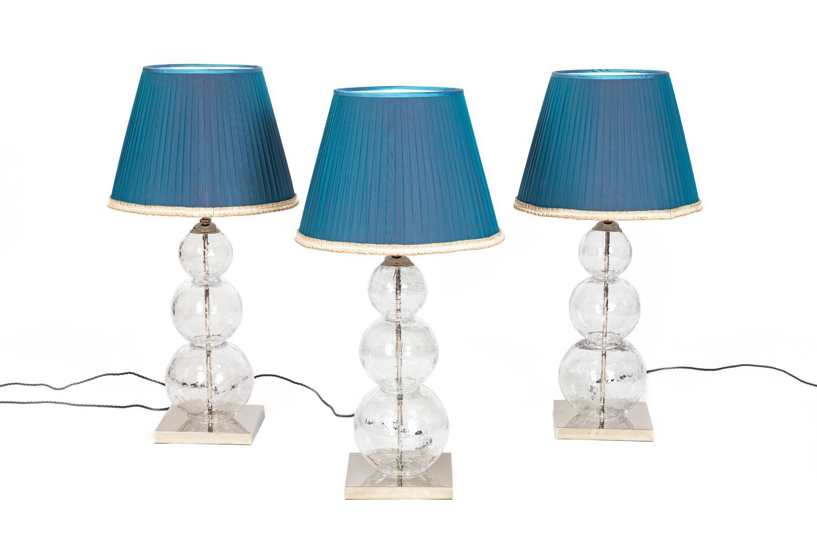 Null PORTA ROMANA.

Suite de trois lampes, modèle "Large Pasteur Lamp", en verre&hellip;