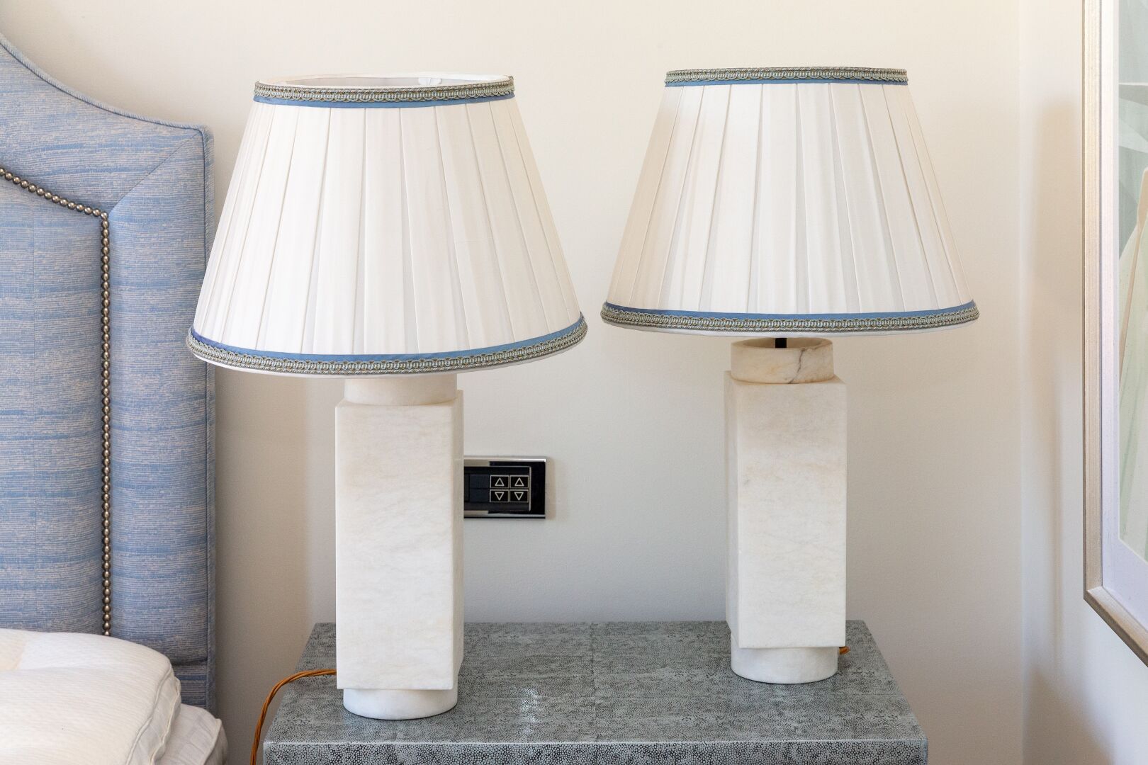 Null VAUGHAN.

Paire de lampes modèle "Genoa", quadrangulaires en forme de vases&hellip;