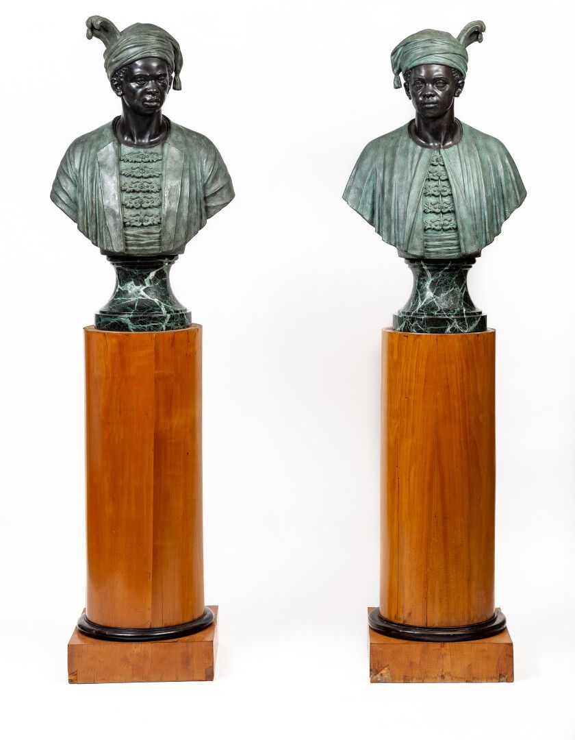 Null 
Paire de bustes de nubiens en bronze, sur des socles en marbre.




H_97 c&hellip;