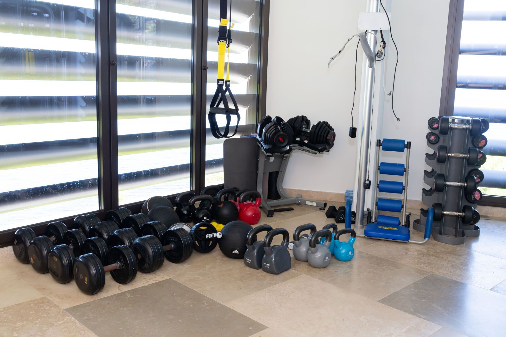 Null Set of dumbbells on a stand and a set of kettle bells.