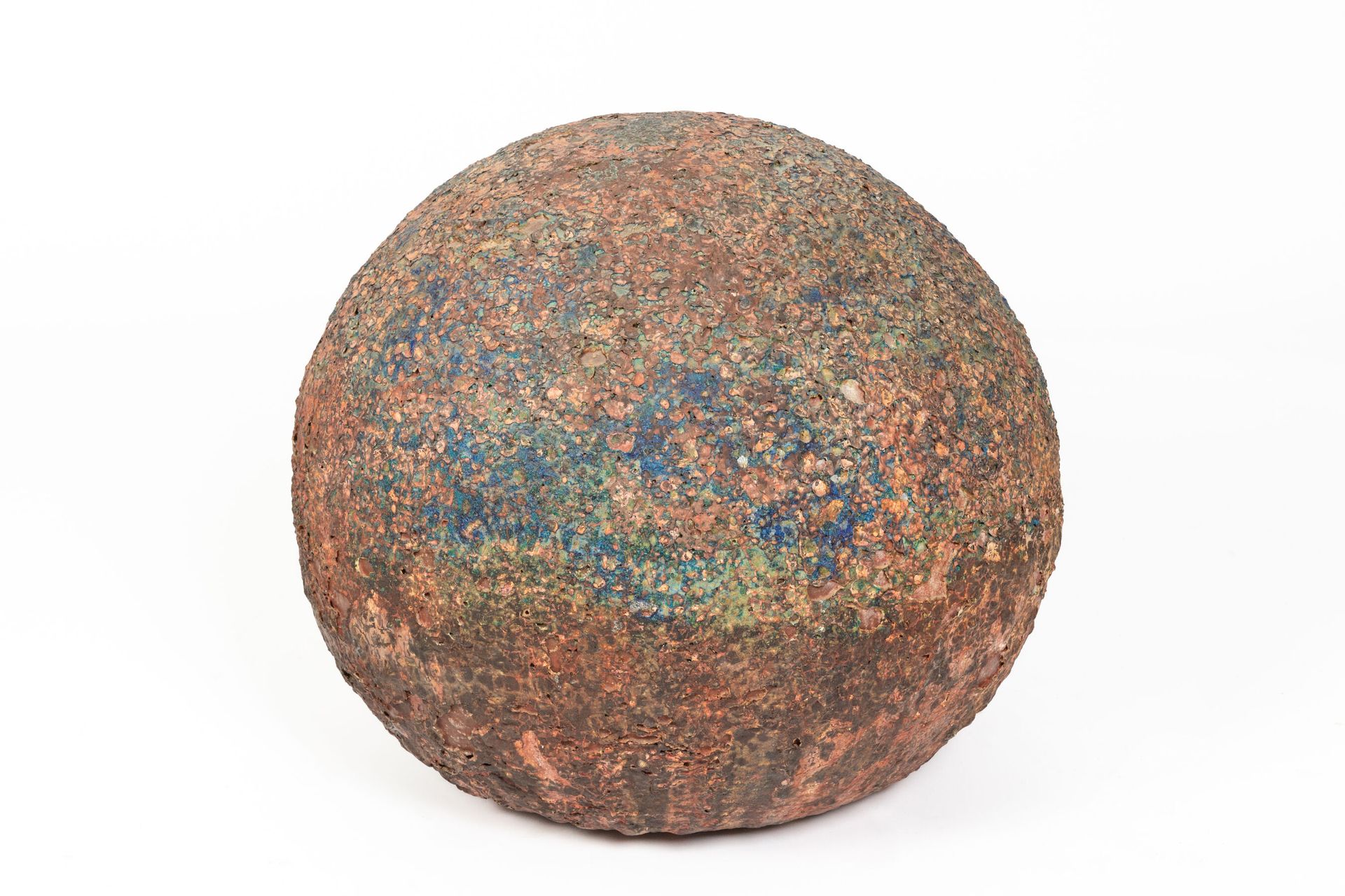 Null Anita TULLIO (1935-2014).

Sfera.

Grande geode in ceramica smaltata blu e &hellip;