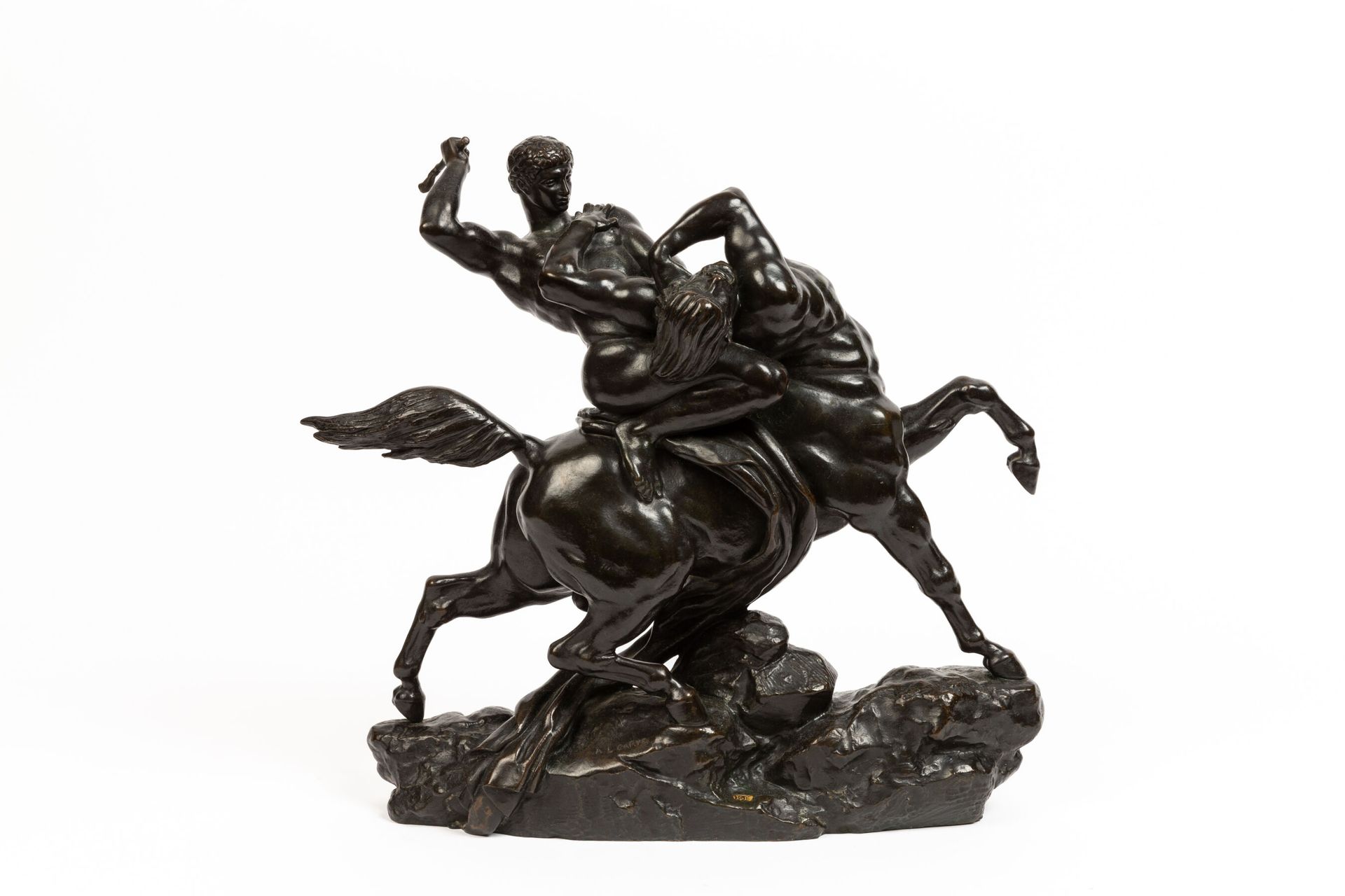Null 安托万-路易斯-巴耶（1795-1875）。

特修斯与半人马Biénor战斗。

有棕色铜锈的青铜雕塑。

台阶上有签名，台阶上有 "FB "印章（&hellip;