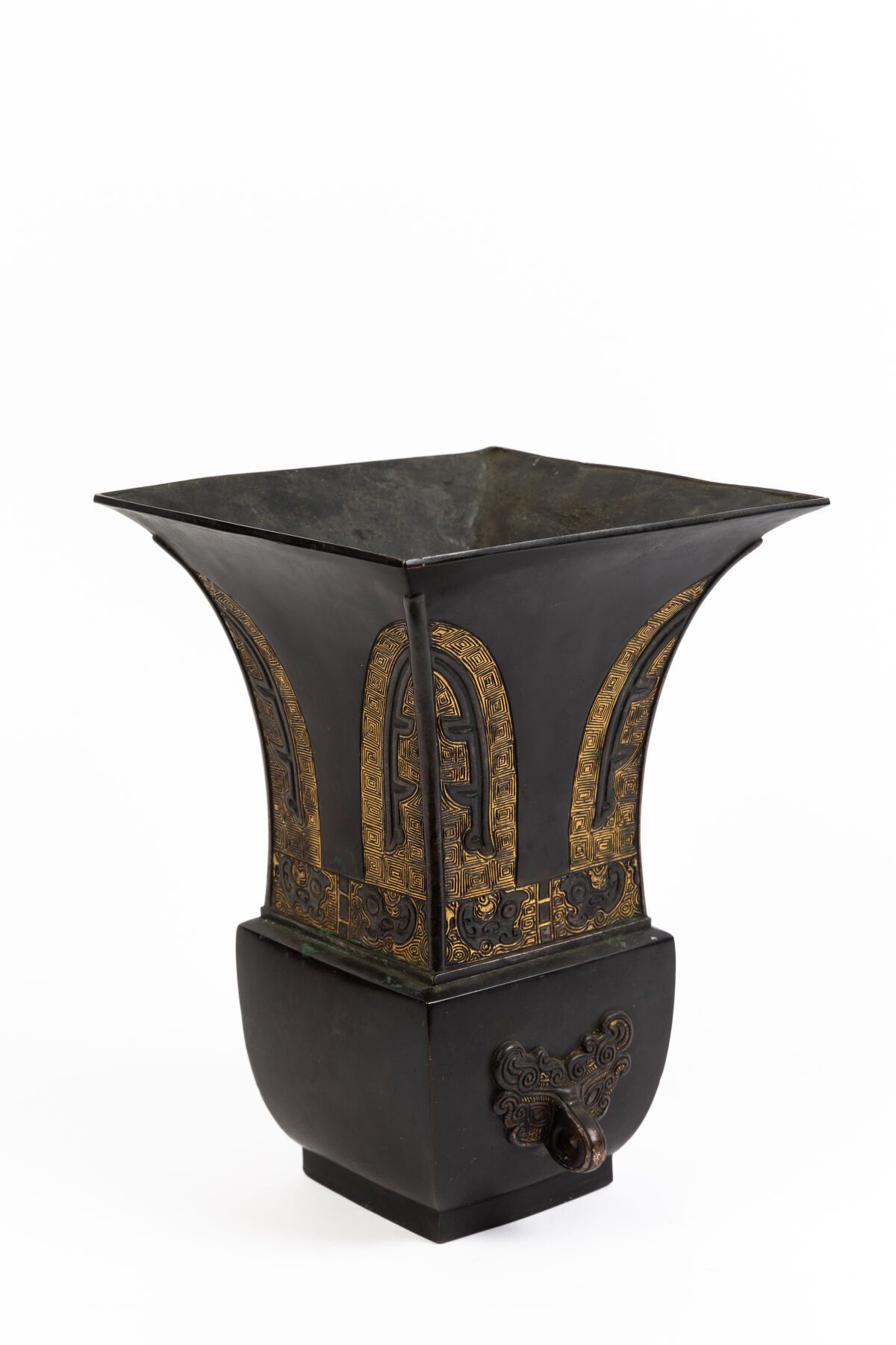 Null CHRISTOFLE & Cie.
Vase en bronze de forme archaïsante à patine brune et or,&hellip;