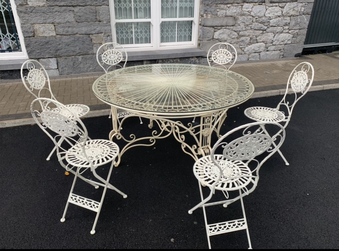 A LARGE GARDEN TABLE WITH 6 CHAIRS, table with glass top, 6ft diameter approxima&hellip;