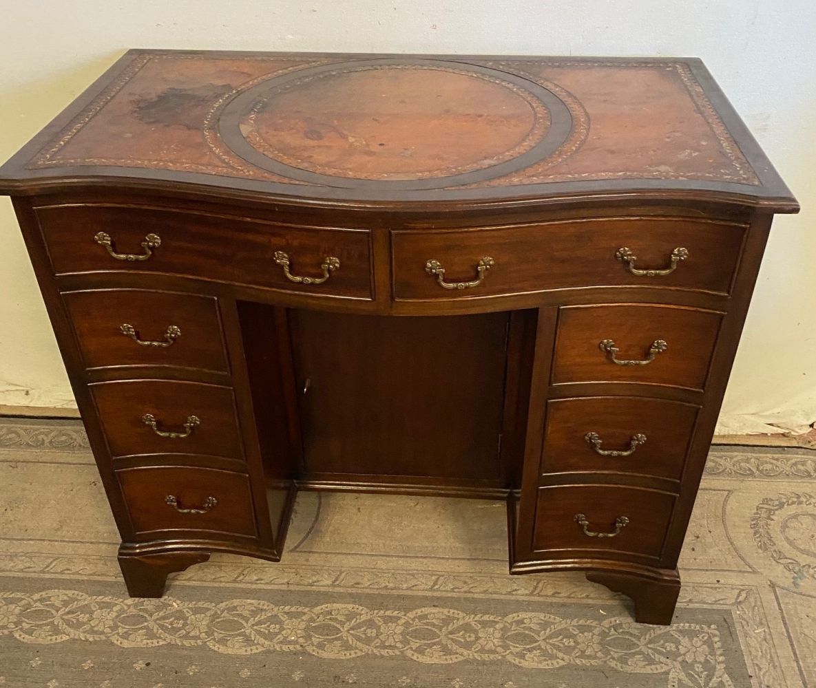 A FINE SERPENTINE SHAPED LEATHER TOPPED MAHOGANY KNEE HOLE DESK, with three pane&hellip;