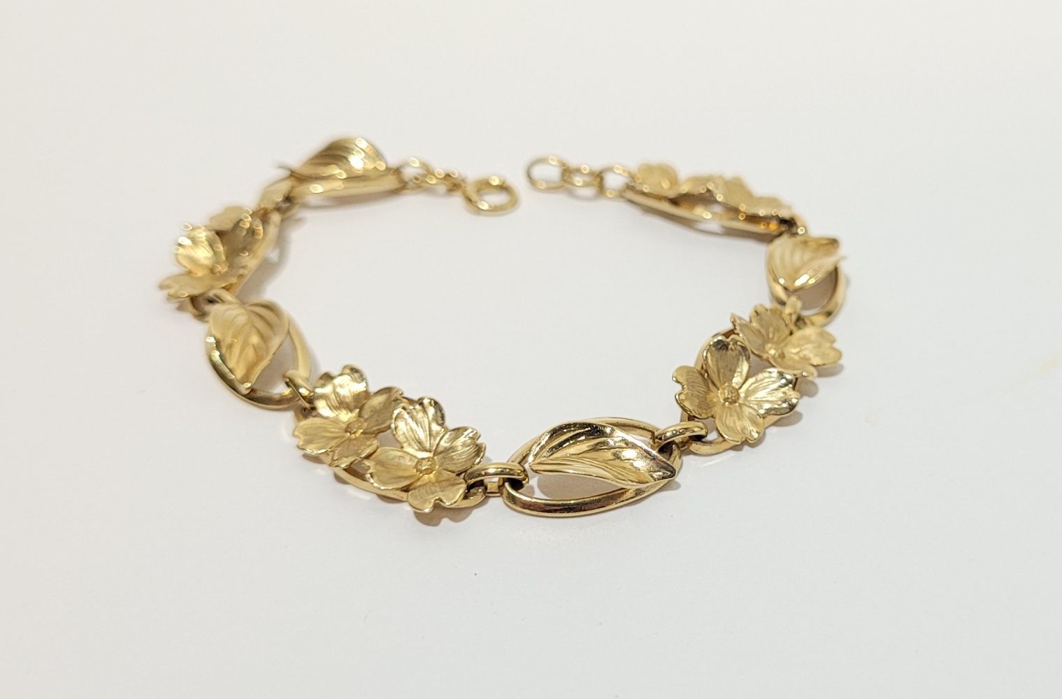 A DELICATE MID CENTURY 14CT YELLOW GOLD LEAF & FLOWER BRACELET BY HARRY S. BICK,&hellip;