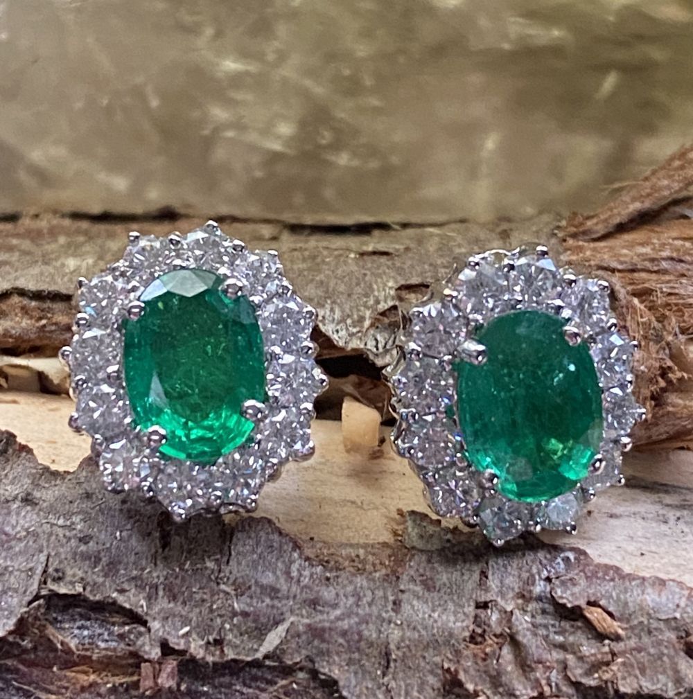 A PAIR OF 18CT WHITE GOLD CLAW SET COLOMBIAN EMERALD & DIAMOND CLUSTER EARRINGS,&hellip;
