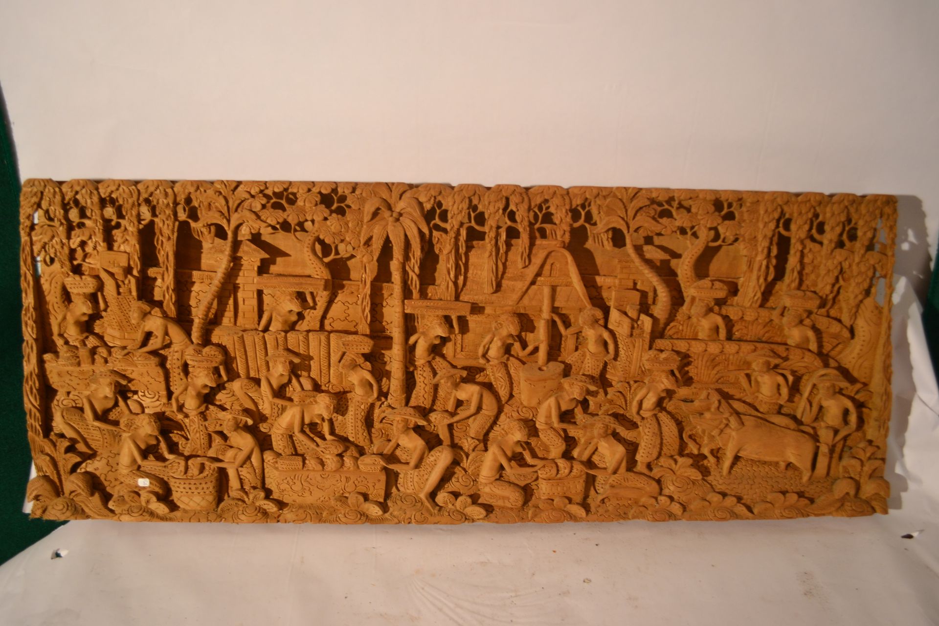 Null Panel carved in depth. Village scene motif.

 Exotic wood.

Length 100 - He&hellip;