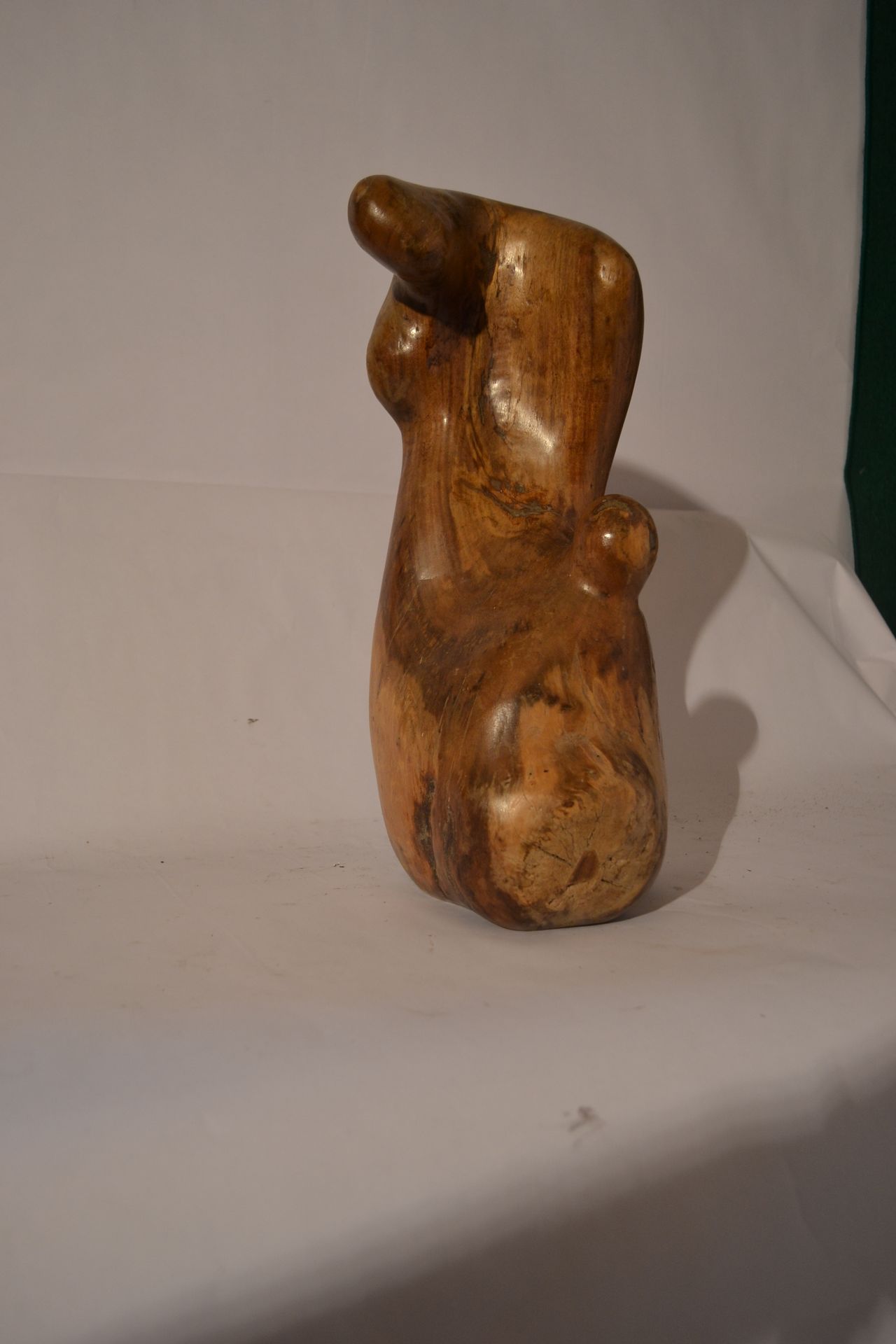 Brata Yasa Escultura mujer y niño

 Madera vieja de suar.

 42 x 20 x 16

peso :&hellip;