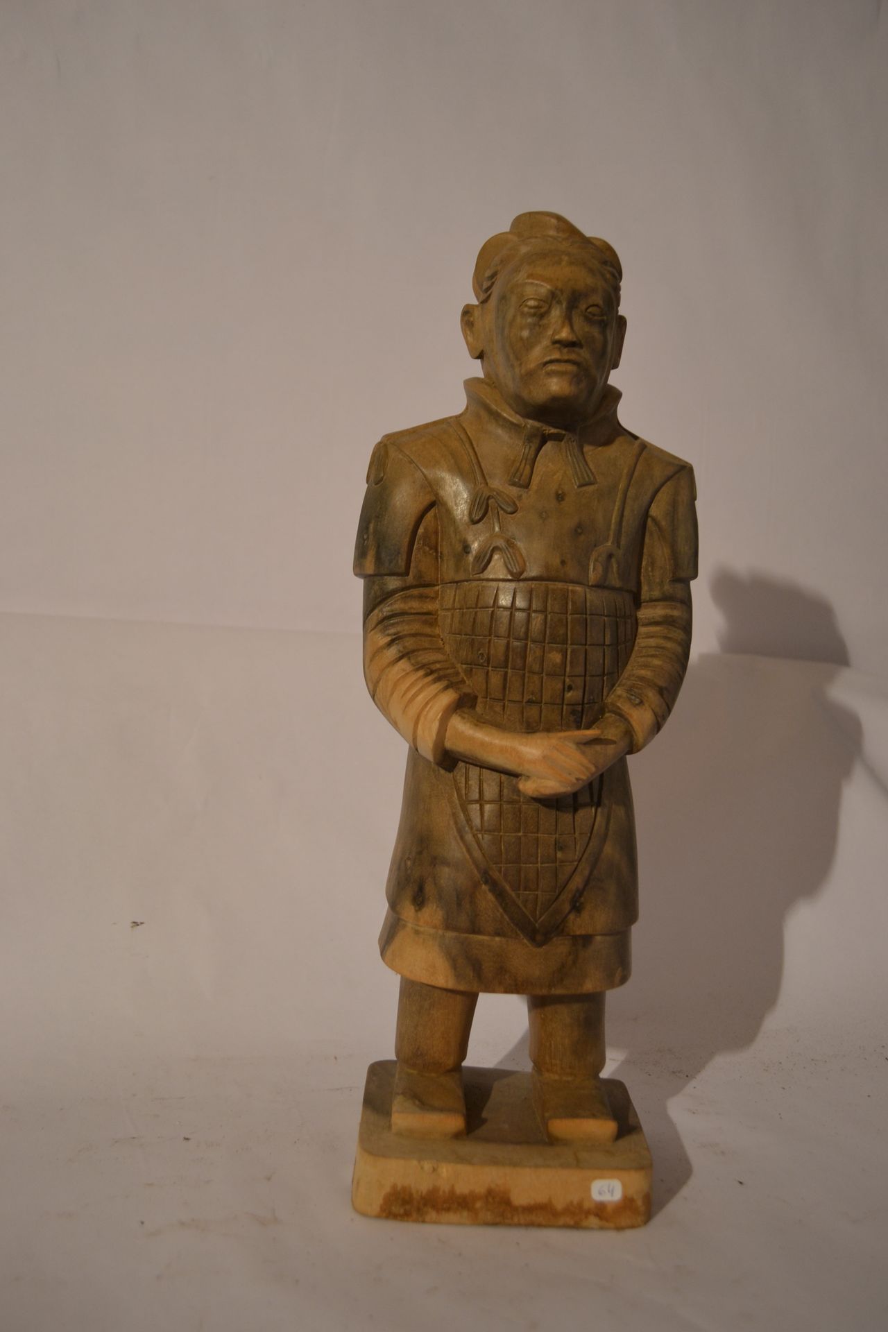 Null Statue of General Qin.

Green hibiscus wood.

 45 x 16 x 10

weight : 2,2 K&hellip;