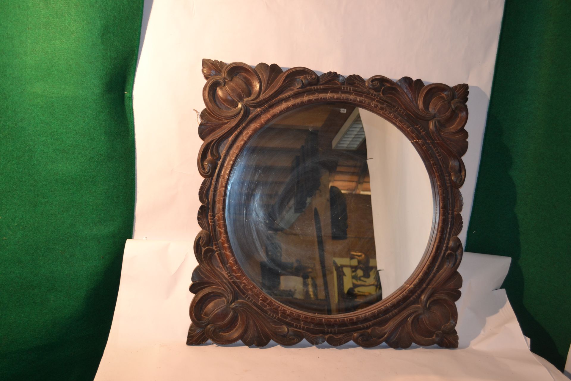 Null Spiegelrahmen - Runder Spiegel Durchmesser 67 cm.

Exotisches Holz.

85 x 8&hellip;