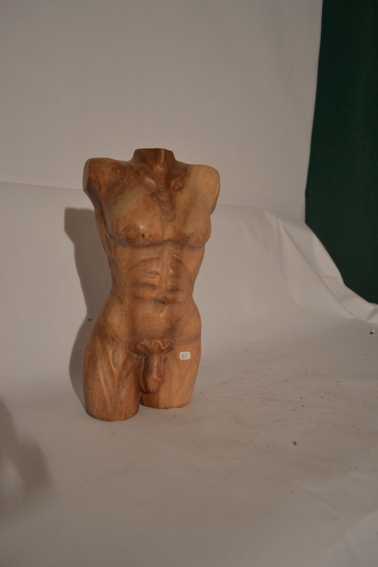 Null Male torso.

Suar wood

 30 x 16

weight : 1 Kg