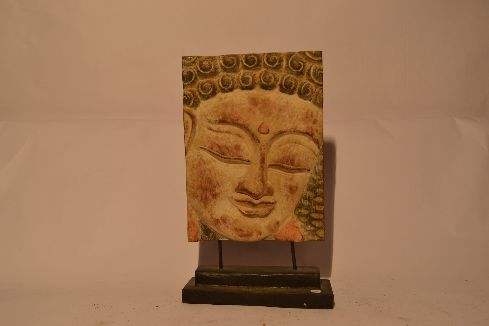 Null Buddha head panel on base.

Exotic wood, beige and green patina

34 x 18

w&hellip;