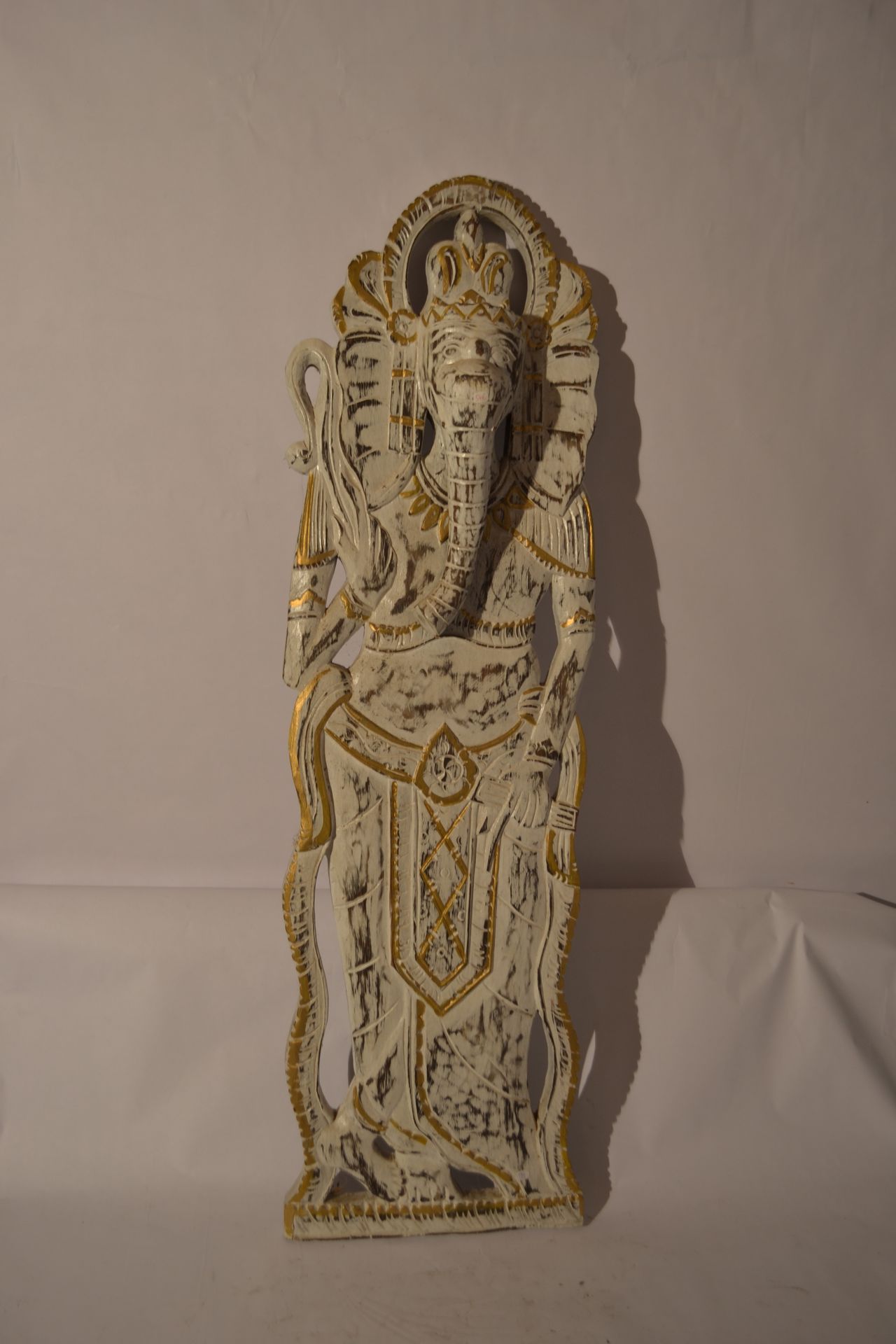 Null Panneau sculpté Ganesha

Bois exotique blanc et doré.

 100 x 30

poids :3 &hellip;