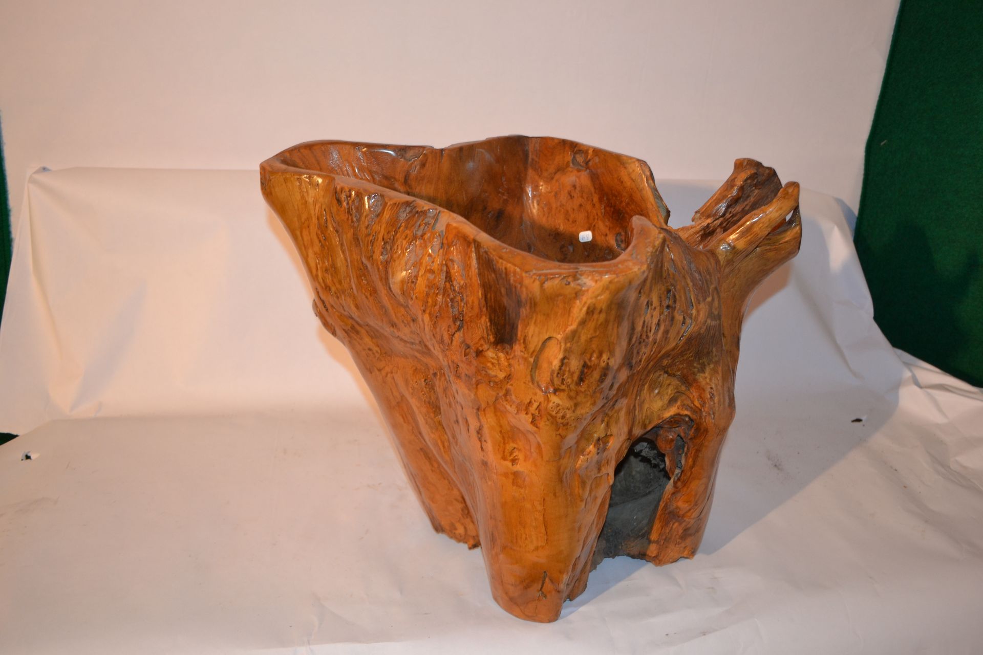 Null Teak root bowl 

height 35 - 47 x 35

weight : 9 Kg.