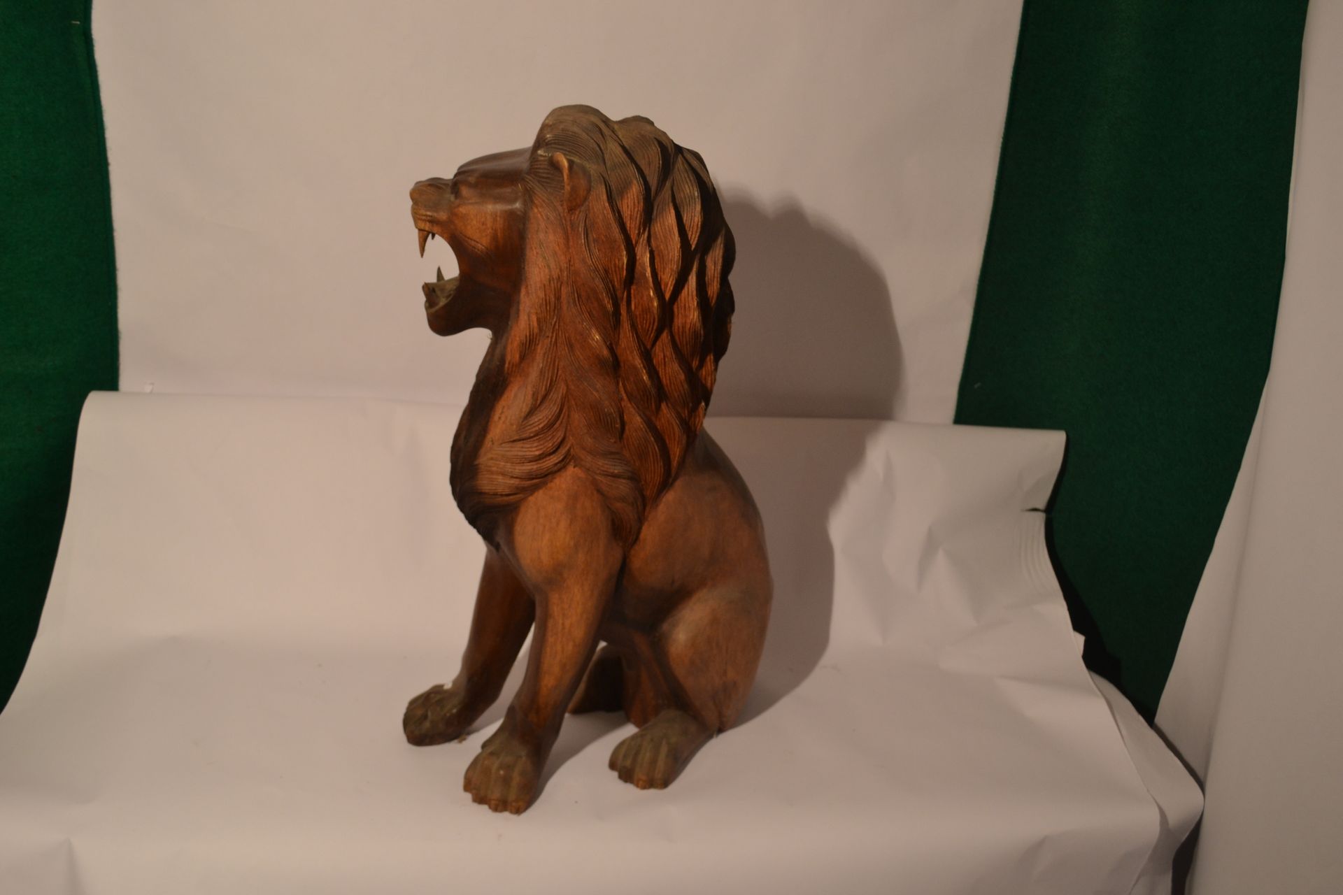 Null Carved lion.

Suar wood

 70 x 40 x 25 cm

weight :17 Kg.