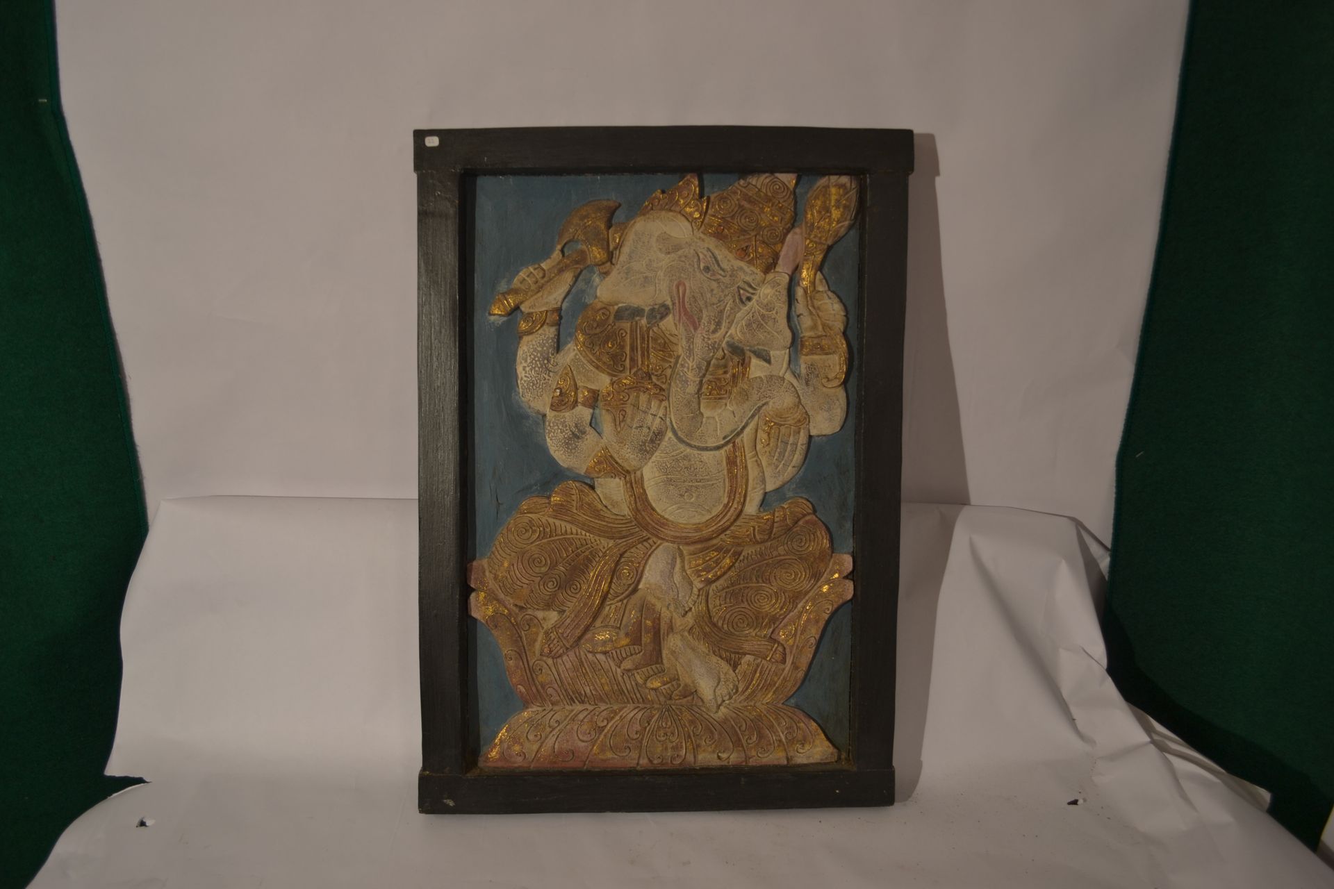 Null Panel tallado. Ganesha sobre fondo azul.

Madera exótica

 68 x 48 x 4

pes&hellip;