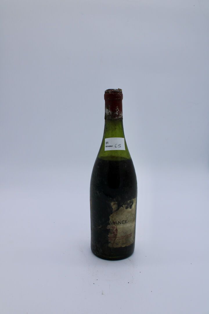 Null René Engel酒庄，Vosne-Romanée，可能是1962年，水平6.5厘米，标签有污渍，瓶盖被腐蚀了
