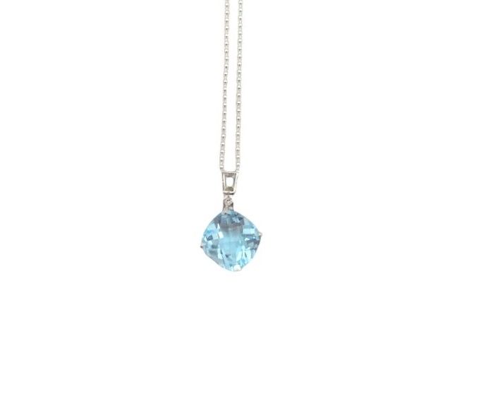 Null *Pendentif en or blanc 375 orné d'une topaze bleue de 3.6 cts, bélière sert&hellip;