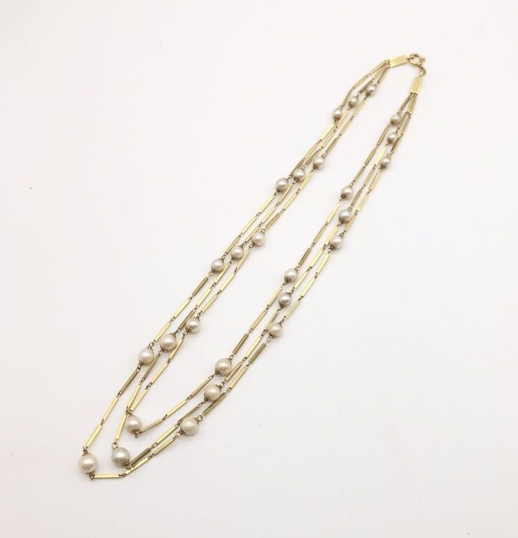 Null Collier trois rangs, en or jaune 750, maille bâtons scandés de perles,

lon&hellip;