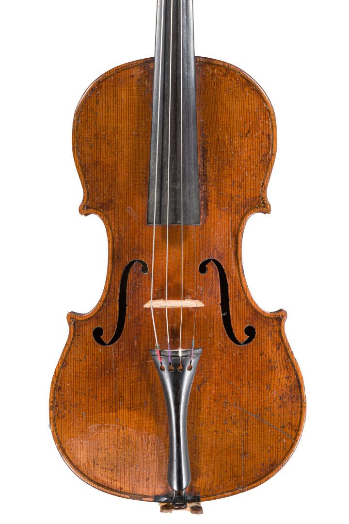 Null *1900-1920年左右制作的德国小提琴，台面有小裂缝。

背面是359毫米。