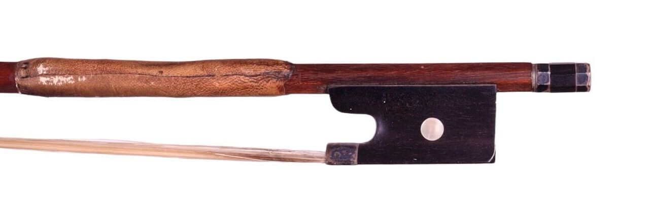 Null Violin bow, German school, pernambuco stick, ebony and silver frog.

Length&hellip;