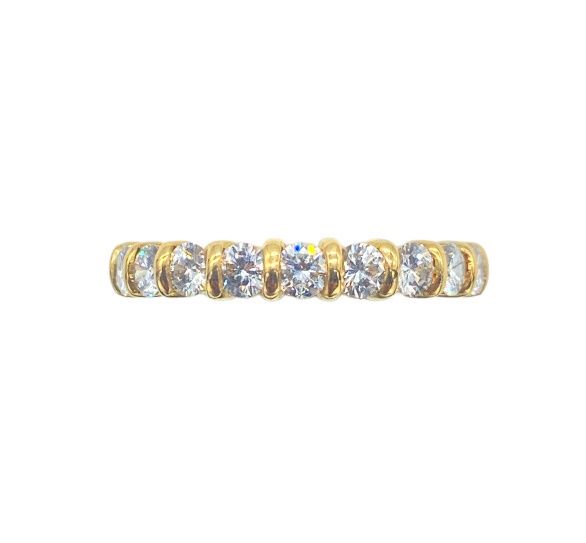 Null 美国750黄金婚戒，镶嵌21颗明亮式切割钻石（共约1.10克拉）。

TDD 53，重量为3克