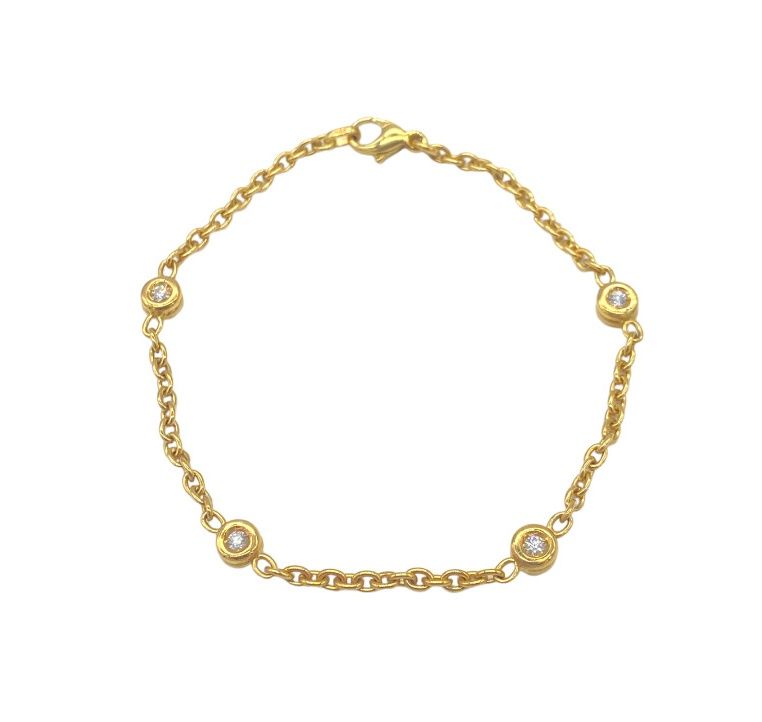 Null Bracelet en or jaune 750 , maille forçat ovale scandée de huit diamants tai&hellip;