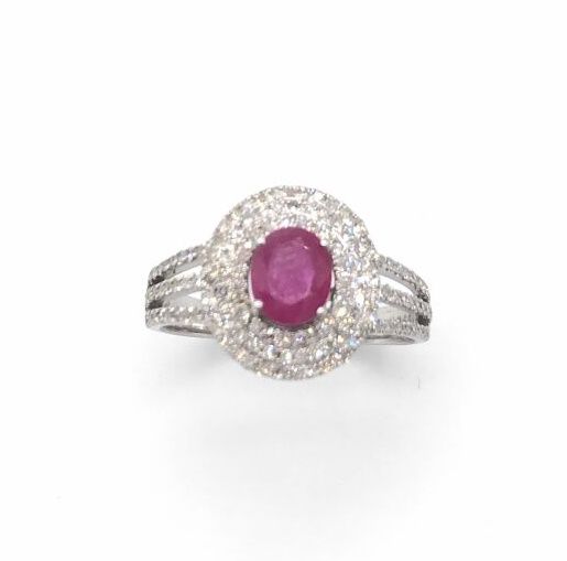 Null *Ring in white gold 750, set with an oval ruby of approx. 0.70 ct in a sett&hellip;