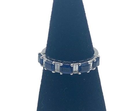 Null Half wedding band in white gold 750, set with five octagonal cut sapphires &hellip;