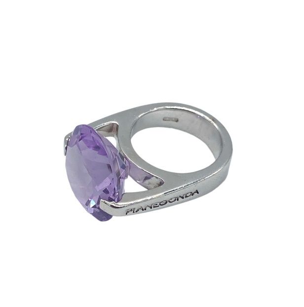 Null 
PIANEGONDA, Ring aus 925er Silber mit einem facettierten Amethyst im Runds&hellip;